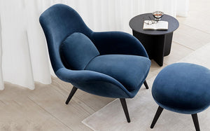 blue-velvet-armchair-in-modern-interior