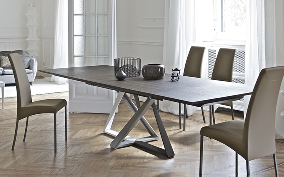 contemporary-dining-table-with-four-dining-chairs