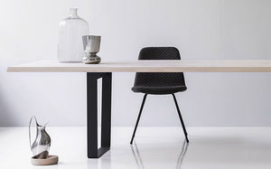 modern-dining-table-with-black-chair